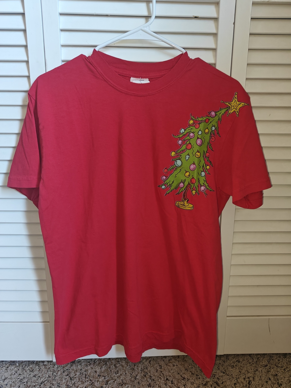 Whimsical Crooked Christmas tree graphic inspired by the Grinch Women's M